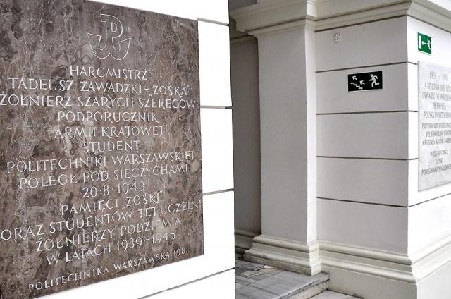 Tablica poświęcona pamięci Tadeusza Zawadzkiego "Zośki" w Dużej Auli Politechniki Warszawskiej